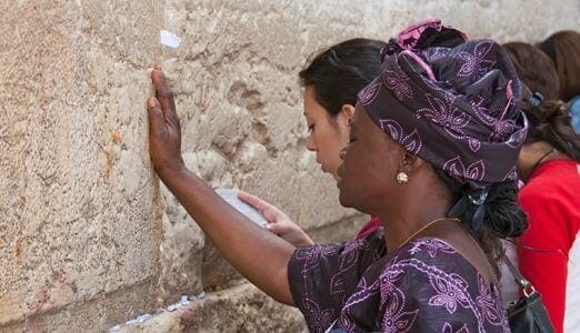 Jerusalem_ethiopian_woman_praying_in_the_western_wall